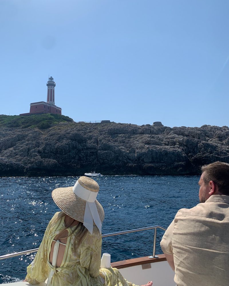 Il faro di Punta Carena visto dalla prua durante il rientro